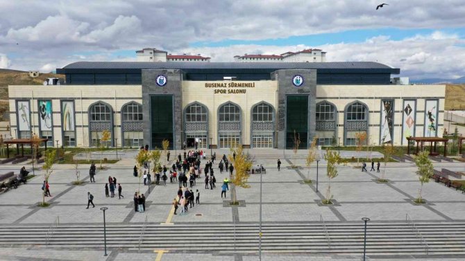 Bayburt Üniversitesi Spor Salonuna Milli Boksör Busenaz Sürmeli’nin Adı Verildi