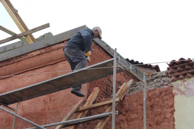 Gençleri Bağımlılıktan Kurtaran Hamam Onarılıyor