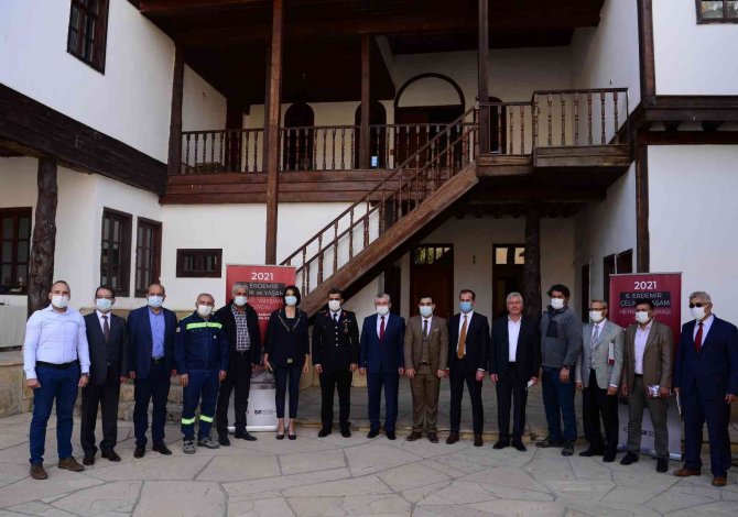 Sanata Dönüşen Çelik Sivas’ta Sanatseverlerle Buluşuyor