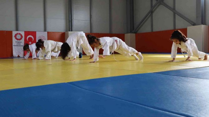 22 Branşta 3 Bin Genç Sporla Buluşuyor