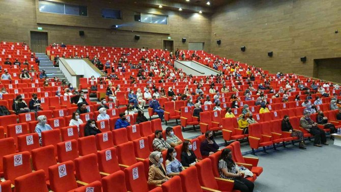 Ebyü’de “Hobilerinizi İ̇şe Çevirin” Ve Erasmus Öğrenci Öğrenim Ve Staj Hareketliliği Bilgilendirme Programları Yapıldı