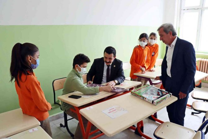 Günyüzü Kaymakamı Akeller Öğrenciye Mangala Oynadı