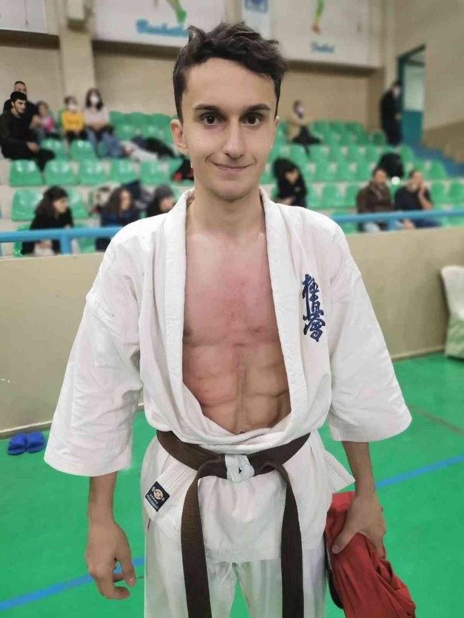 Türkiye Kyokushin Stil Karate Şampiyonası’nda Bilecik’e 2 Altın Madalya