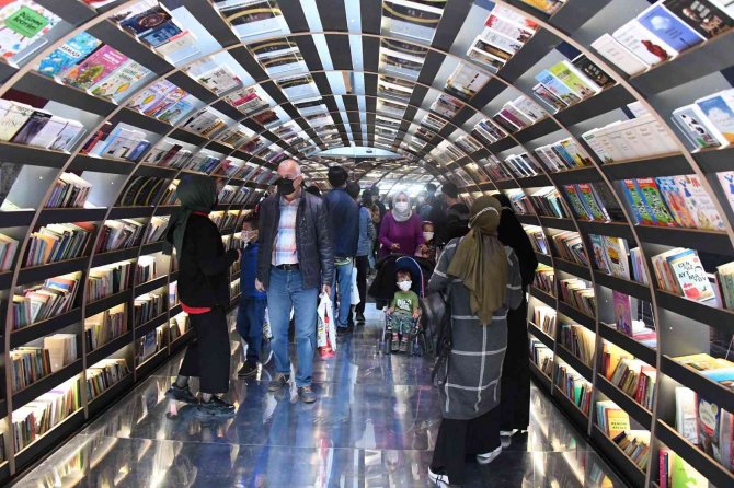 Konya Kitap Günleri’nin Beşinci Gününde Ziyaretçi Sayısı 250 Bini Aştı