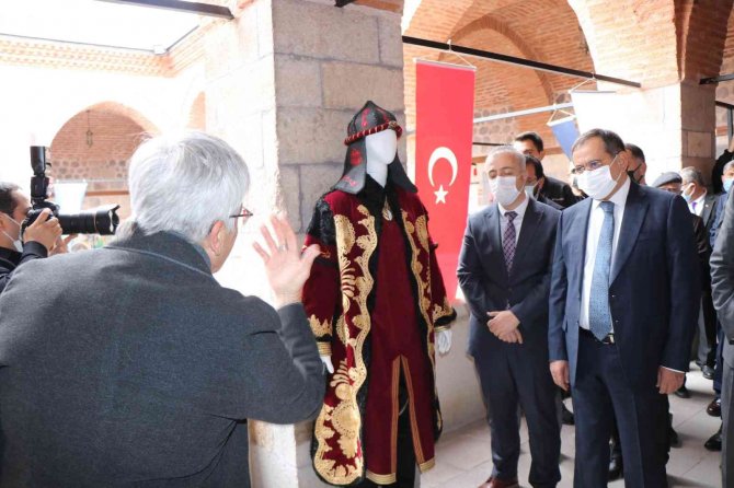 Selçuklu Ve Danişmend Medeniyeti Tarihi Taşhan’da Sergilendi