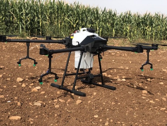 Mardin’de Drone İle Zirai İlaçlama Yaparak Ürün Kaybının Önüne Geçiliyor