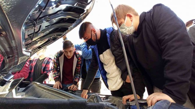 Mesleki Ve Teknik Lise Öğrencilerini Uygulama Eğitimlerini Yeni Nesil Sıfır Otomobille Yapacak