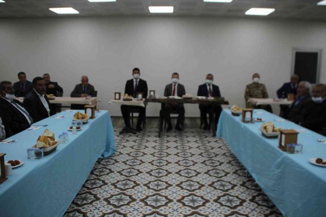 Kaymakam Demirer, Muhtarlarla Bir Araya Geldi