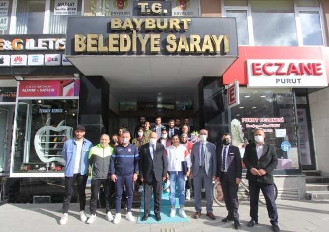 Olimpiyat Şampiyonu Sürmeneli’den Başkan Pekmezci’ye Ziyaret