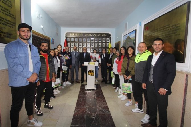 Olimpiyat Şampiyonu Sürmeneli’den Başkan Pekmezci’ye Ziyaret