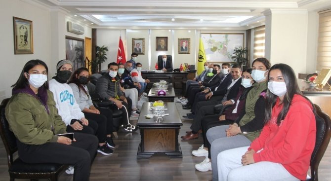 Olimpiyat Şampiyonu Sürmeneli’den Başkan Pekmezci’ye Ziyaret