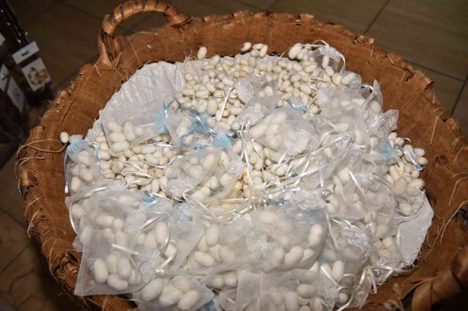 Bursa 2 Asır Sonra Dünyaca Ünlü İpeğiyle Yeniden Vitrine Çıkıyor