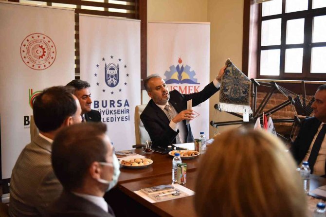 Bursa 2 Asır Sonra Dünyaca Ünlü İpeğiyle Yeniden Vitrine Çıkıyor