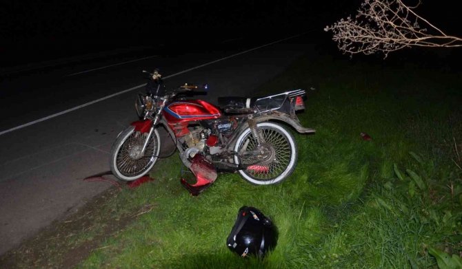 Hafif Ticari Araçla Çarpışan Motosiklet Sürücüsü Ağır Yaralandı