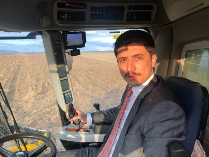 Kaymakam Biçerdöverin Başına Geçti Kenevir Hasat Etti