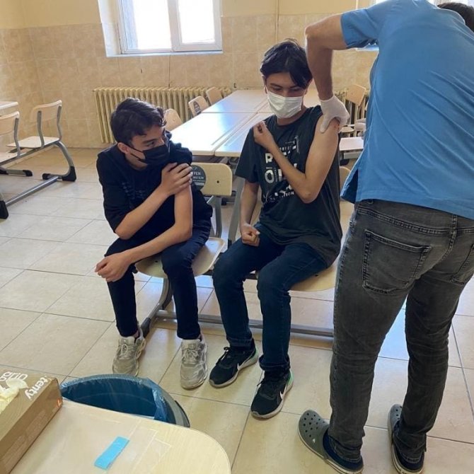 Tomarza’da Lise Öğrencileri Korona Virüs Aşısı Oldu