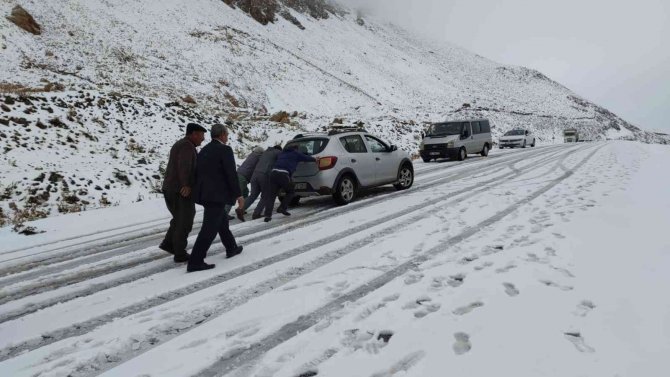 Bahçesaray’da Kış Çilesi Erken Başladı