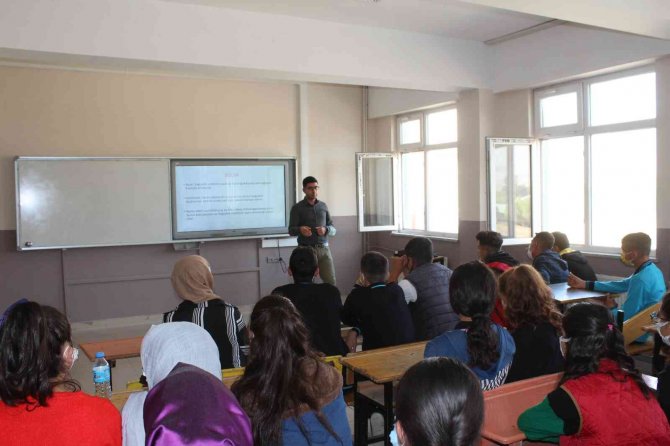 Muradiye’deki Öğrenciler Korona Virüse Karşı Bilgilendiriliyor