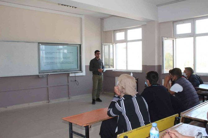 Muradiye’deki Öğrenciler Korona Virüse Karşı Bilgilendiriliyor