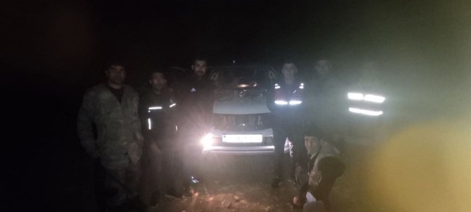 Projektörle Kaçak Tavşan Avı Yapanları Yerdeki Kan İzleri Yakalattı