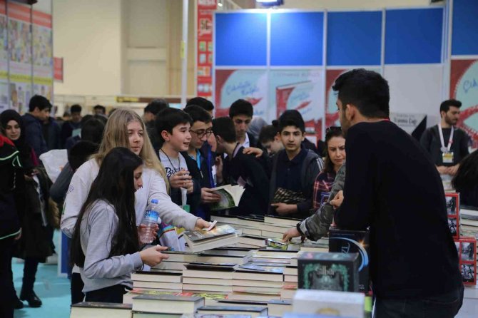 16. Ankara Kitap Fuarı Başlıyor