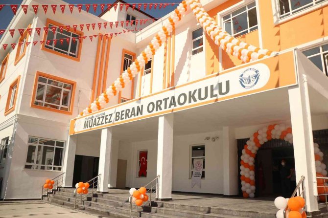 İ̇laç Firması Eğitime Destek İçin Diyarbakır’da Okul Yaptırdı