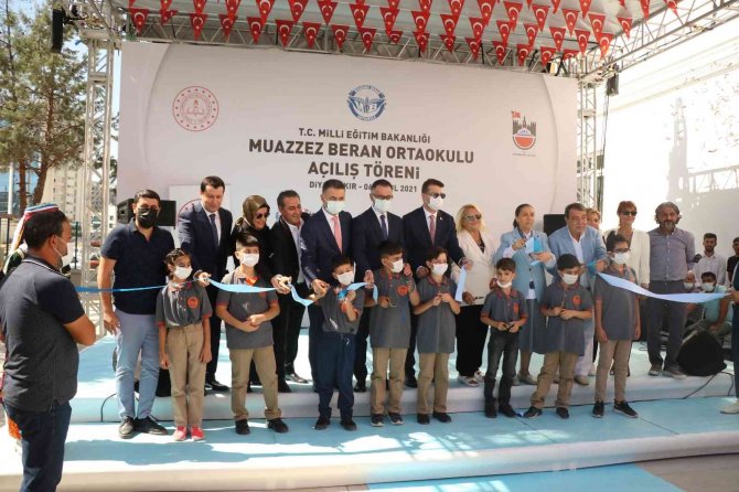 İ̇laç Firması Eğitime Destek İçin Diyarbakır’da Okul Yaptırdı