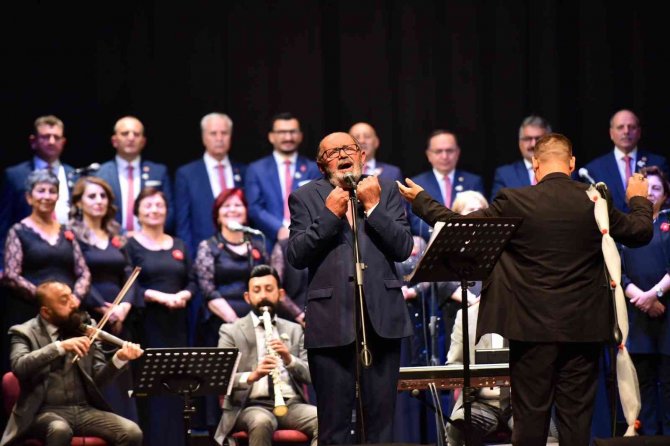 Muhtarlar Korosu’nun Solisti Başkan Oldu