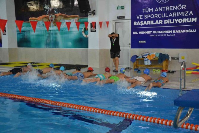 Biga’da Yarı Olimpik Yüzme Havuzuna Yoğun İlgi