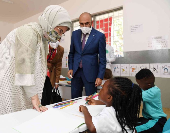 Emine Erdoğan, Togo’da Türkiye Maarif Vakfı Eğitim Kampüsü’nün Açılışına Katıldı