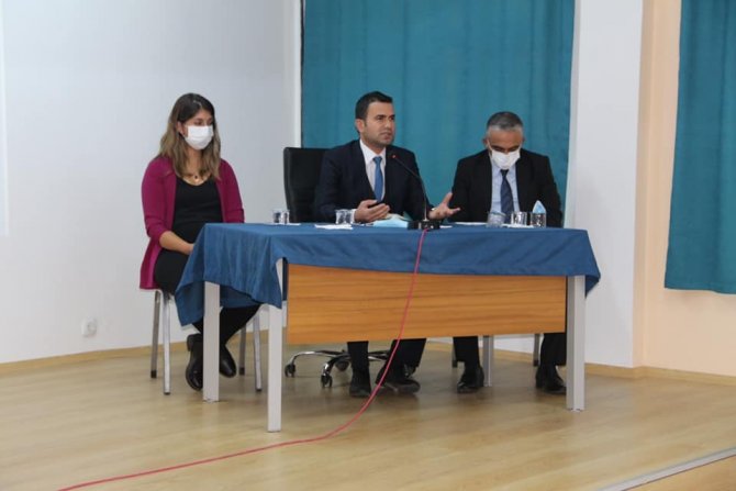 Güroymak’ta ‘Bitkisel Üretim Ve Hayvan Hastalıkları İle Mücadele’ Toplantısı Düzenlendi