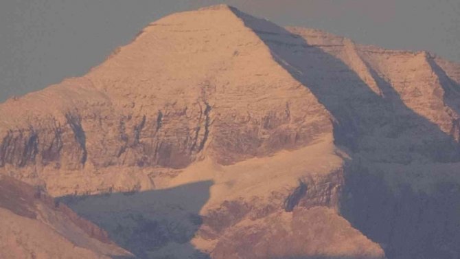 Yüksekova’nın Cilo Dağları Beyaza Büründü