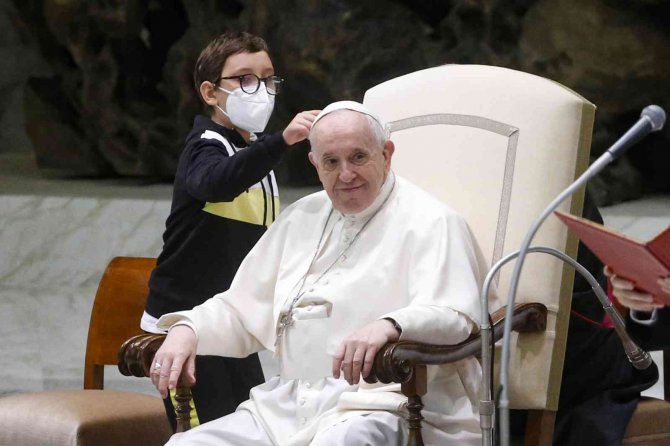 Papa Francis’e 10 Yaşındaki Çocuktan Sevgi Gösterisi