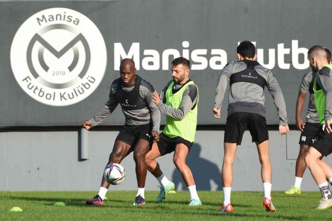Manisa Fk Yeni Hocasıyla Hazırlıklarını Sürdürdü