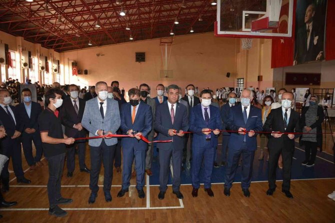 Tübi̇tak Bilim Fuarı Ziyarete Açıldı