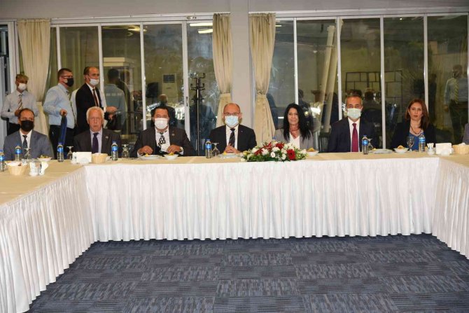 Vali Karadeniz, 17 İlçenin Muhtar Temsilcileriyle Buluştu
