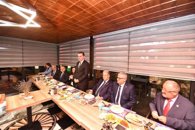 Başkan Çetin’den Muhtarlar Onuruna Endemik Vadi’de Yemek
