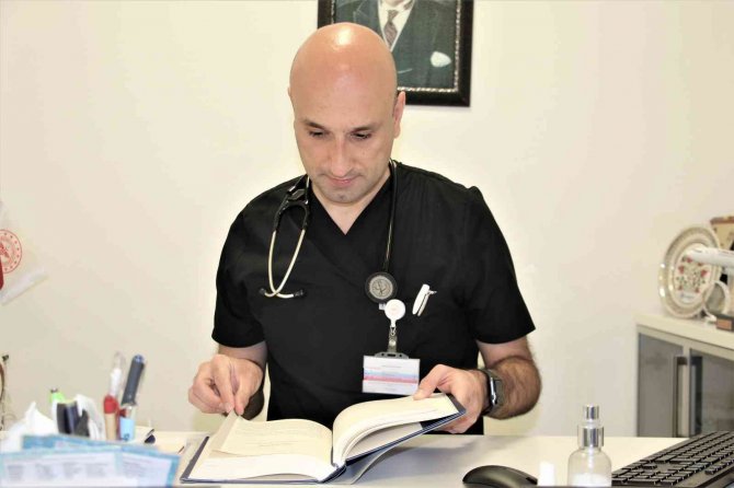 Bilim Kurulu Üyesi Kayıpmaz Uyardı: "Şu Anda Aktif Vakalarımızın Yüzde 40’ını 23 Yaş Altındaki Gençlerimiz Oluşturuyor"