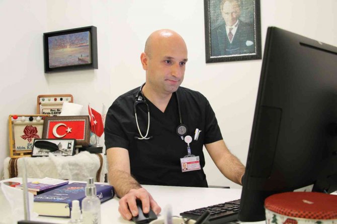 Bilim Kurulu Üyesi Kayıpmaz Uyardı: "Şu Anda Aktif Vakalarımızın Yüzde 40’ını 23 Yaş Altındaki Gençlerimiz Oluşturuyor"