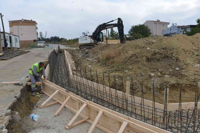 Başkan Yüksel Aydoğdu Gençlik Merkezi Projesini Yerinde İnceledi