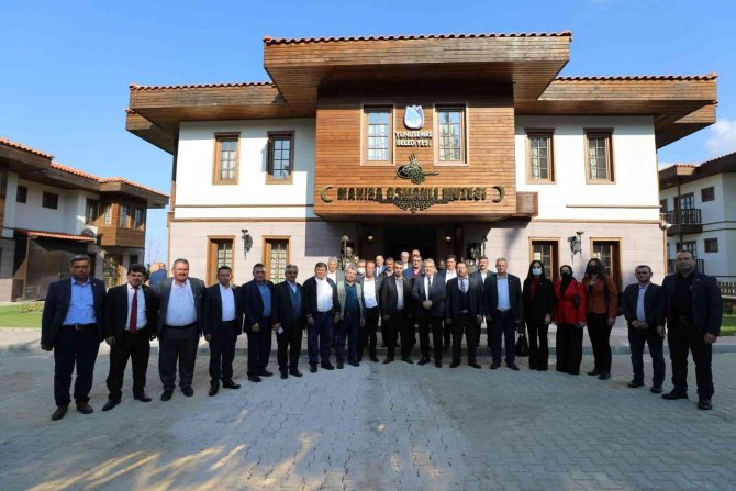 Başkan Çerçi Muhtarları Yunus Emre Kültür Parkı’nda Ağırladı