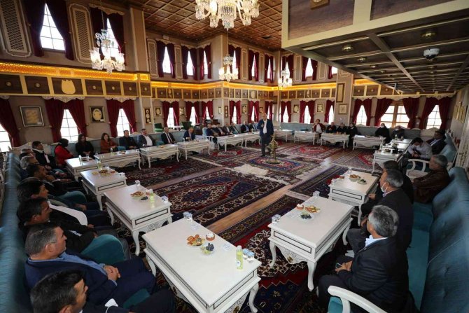 Başkan Çerçi Muhtarları Yunus Emre Kültür Parkı’nda Ağırladı