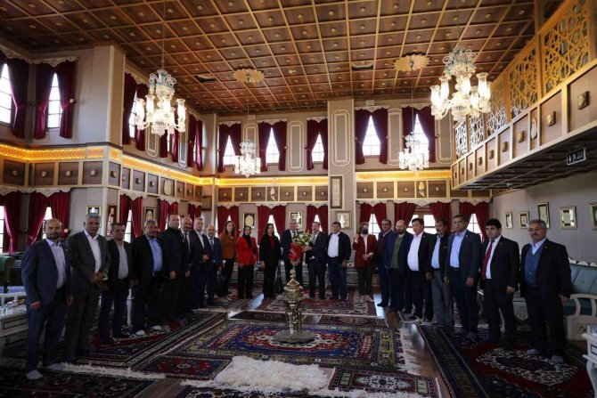 Başkan Çerçi Muhtarları Yunus Emre Kültür Parkı’nda Ağırladı