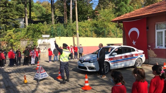 Zonguldak’ta Jandarma Ekipleri Servis Araçlarını Denetledi