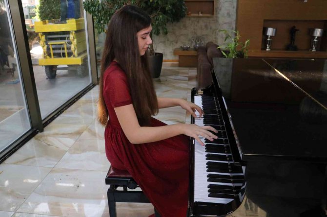 13 Yaşındaki İ̇lyun, Çdso İle Mozart’ın 13. Senfonisini Çalacak