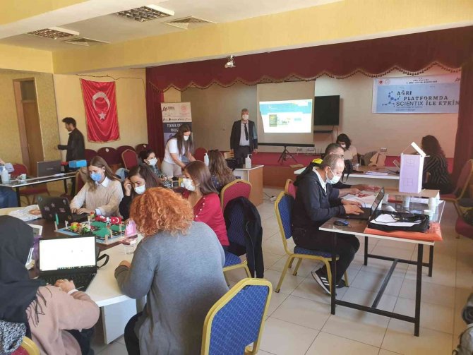 Ağrı’da Öğretmenlere Yönelik Scientix Stem Eğitimi Başladı
