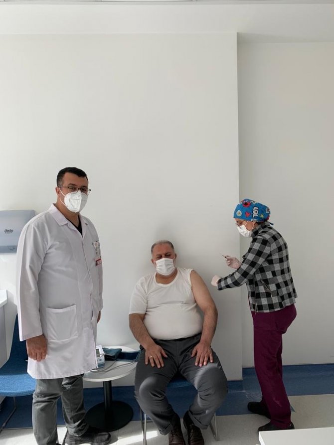 Van Milletvekili Gülaçar, Turkovac Aşısı İçin Gönüllü Oldu