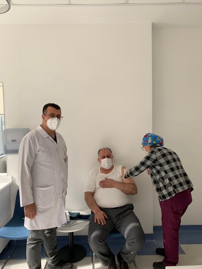 Van Milletvekili Gülaçar, Turkovac Aşısı İçin Gönüllü Oldu