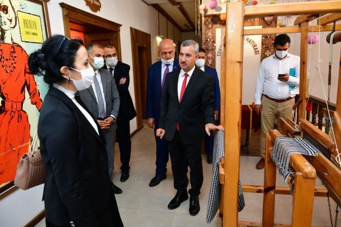 Başkan Çınar, Doğan’ı Kültür Evlerinde Ağırladı