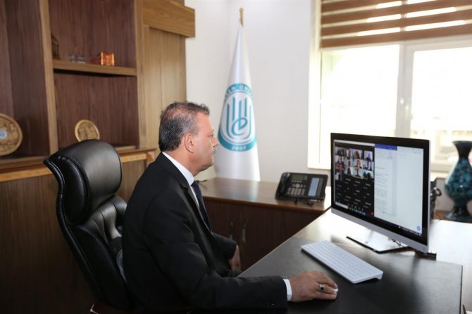“Tarihten Bugüne Kapılar Açan Şehir: Ahlat” Uluslararası Sempozyumu Gerçekleştirildi